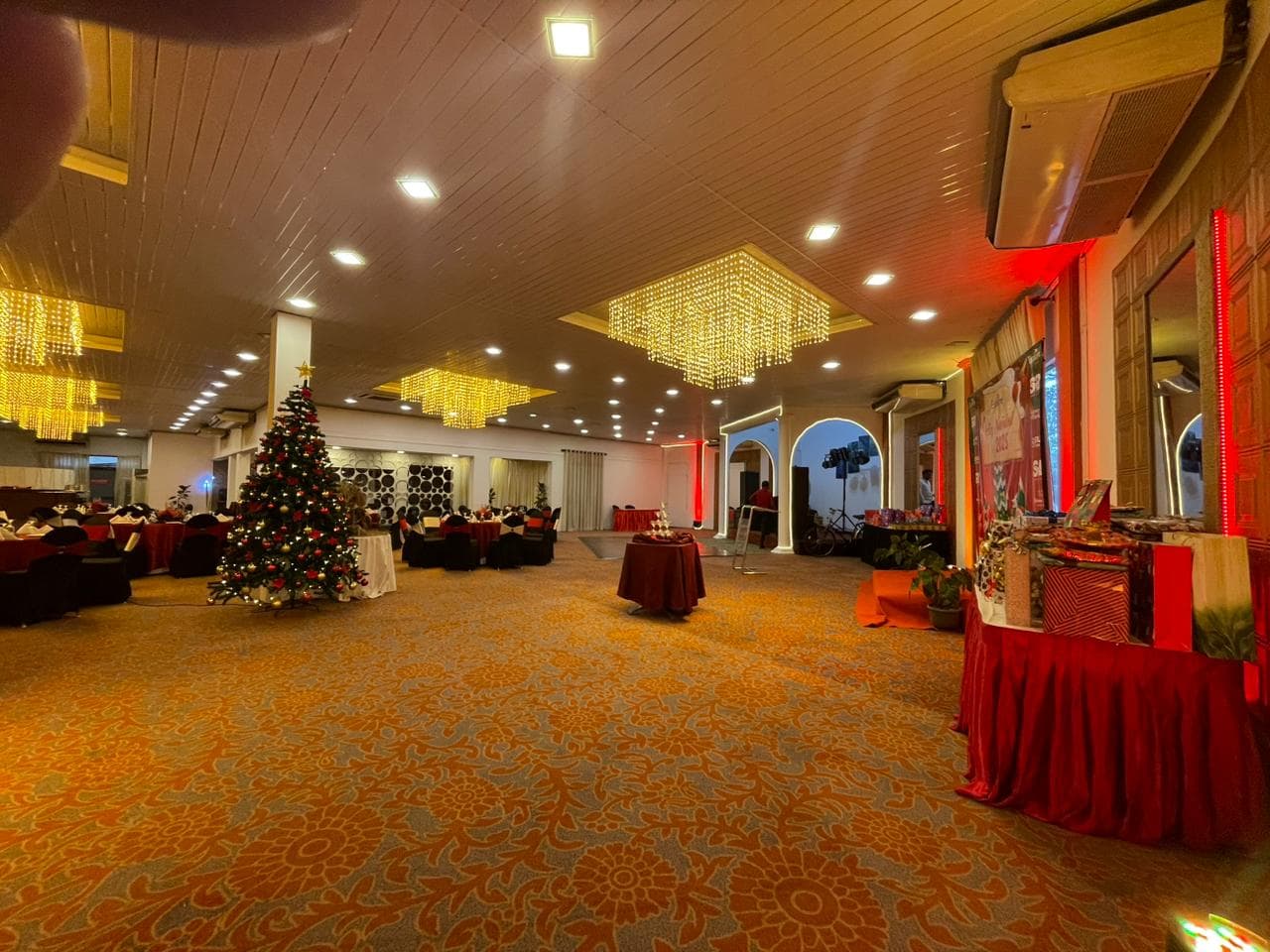 weddings-1779990512612-108